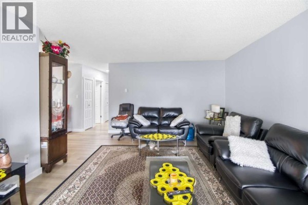 Living room - 205, 8231 Elbow, Calgary, AB T2V1K6 Photo 2