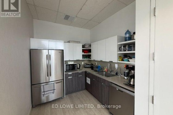 205 - 128 Wellington Street W, Barrie, ON L4N1K9 Photo 5