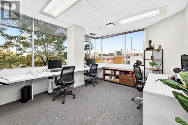 205 - 1315 Pickering Parkway, Pickering, ON L1V3P2 Photo 4