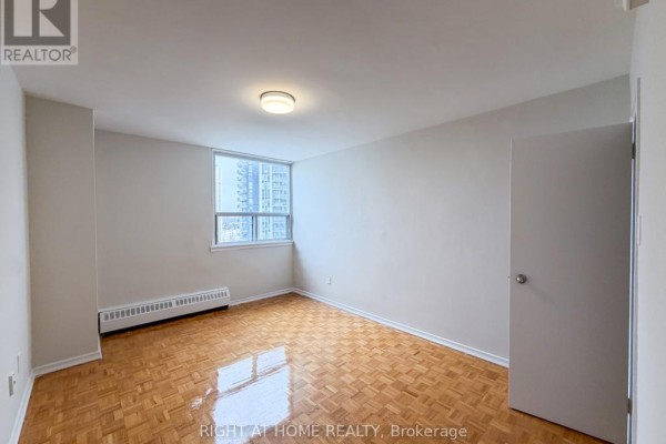 Kitchen - 205 - 1440 Lawrence Avenue W, Toronto, ON M6L1B2 Photo 4