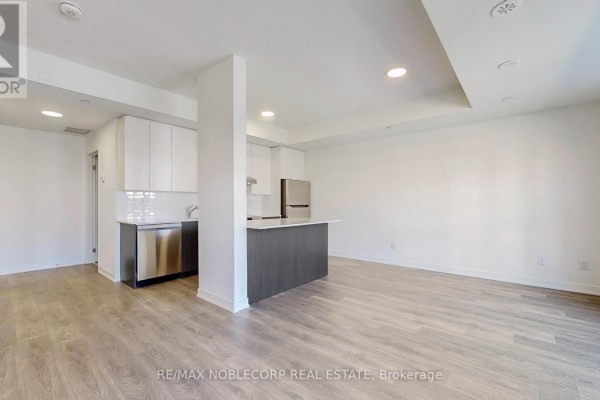 205 - 145 Canon Jackson Drive, Toronto, ON M6M2G1 Photo 3