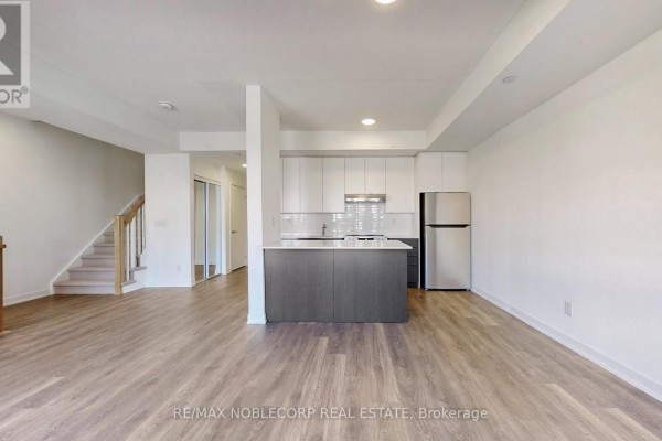 205 - 145 Canon Jackson Drive, Toronto, ON M6M2G1 Photo 4
