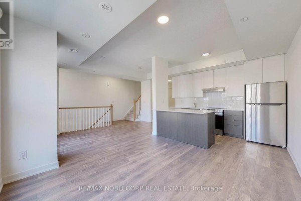205 - 145 Canon Jackson Drive, Toronto, ON M6M2G1 Photo 5