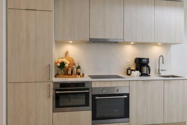 Kitchen - 205 - 15 Queens Quay E, Toronto, ON M5E0A5 Photo 4