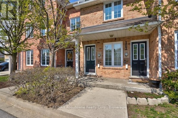 Kitchen - 205 - 2075 Walker's Line, Burlington, ON L7M4G7 Photo 3