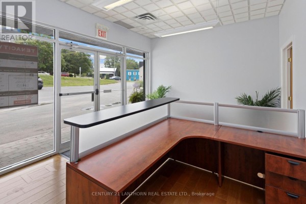 205 - 35 Bridge Street, Prince Edward County, ON K0K2T0 Photo 4