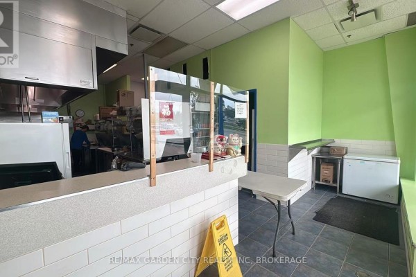 205 - 3714 Portage Road, Niagara Falls, ON L2J2K9 Photo 5