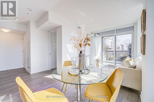 Living room - 205 - 556 Marlee Avenue, Toronto, ON M6B0B1 Photo 4