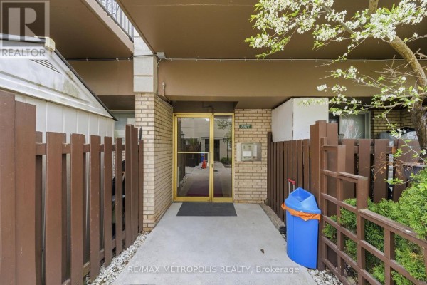 205 - 5877 Bathurst Street, Toronto, ON, photo 2