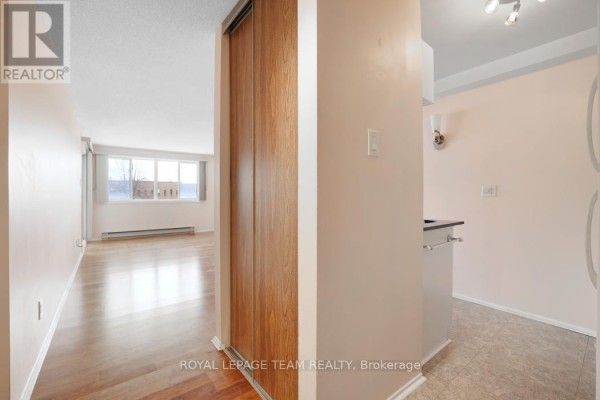 205 - 6532 Bilberry Drive, Ottawa, ON, photo 2