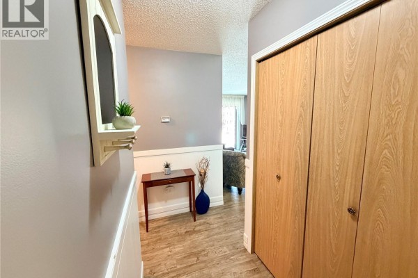Living room - 205 1002 108th Street, North Battleford, SK S9A2A9 Photo 4