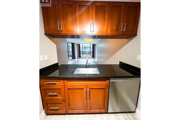205 1270 Robson Street, Vancouver, BC V6E3Z6 Photo 2