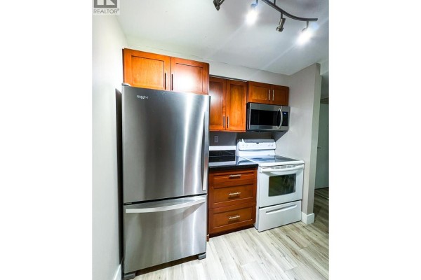 205 1270 Robson Street, Vancouver, BC V6E3Z6 Photo 3