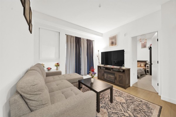 205 13439 94a Avenue, Surrey, BC V3V0G9 Photo 2