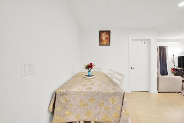 205 13439 94a Avenue, Surrey, BC V3V0G9 Photo 4