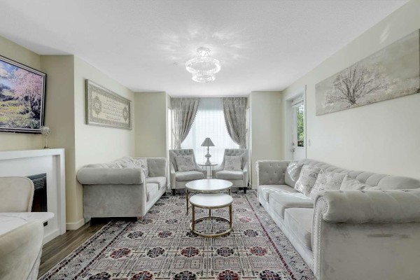205 14960 102a Avenue, Surrey, BC V3R6A3 Photo 2