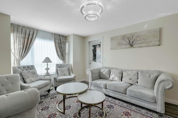 205 14960 102a Avenue, Surrey, BC V3R6A3 Photo 4