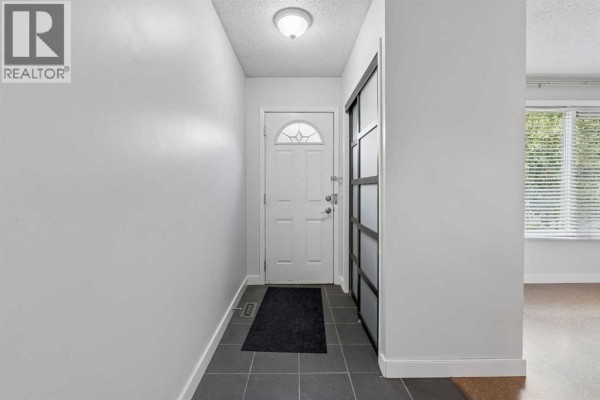 Kitchen - 205 15 Avenue Ne, Calgary, AB T2E1H1 Photo 5