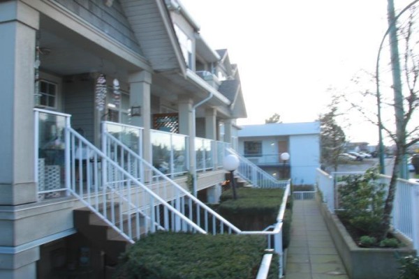 205 15621 Marine Drive, White Rock, BC V4B1E1 Photo 3