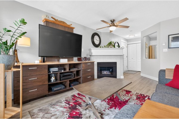 205 17730 58a Avenue, Surrey, BC V3S8M5 Photo 4