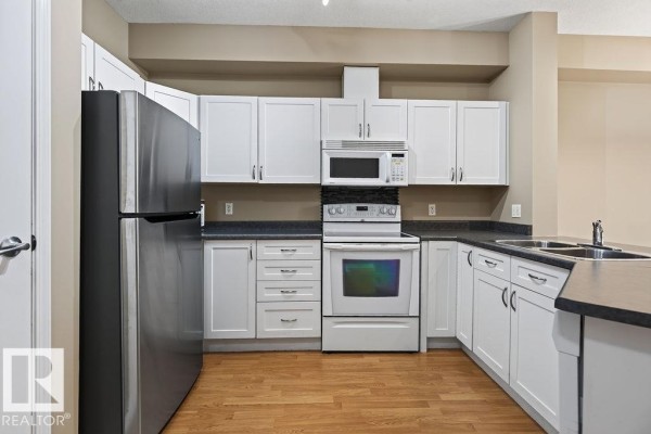 Primary Bedroom - #205 4304 139 Av Nw, Edmonton, AB T5Y0H6 Photo 4