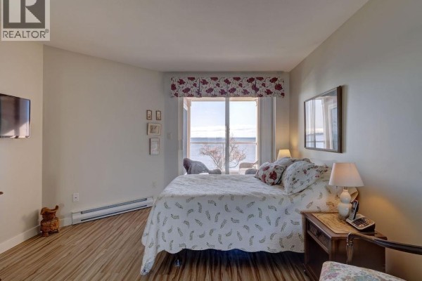205 5470 Inlet Avenue, Sechelt, BC, photo 2