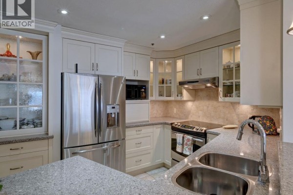 205 5470 Inlet Avenue, Sechelt, BC, photo 3