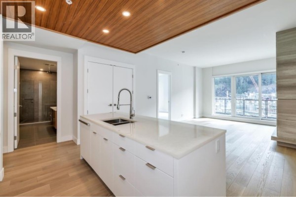 205 6707 Nelson Avenue, West Vancouver, BC V7W0A4 Photo 4