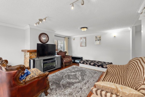 205 7119 133 Street, Surrey, BC V3W7Z6 Photo 2