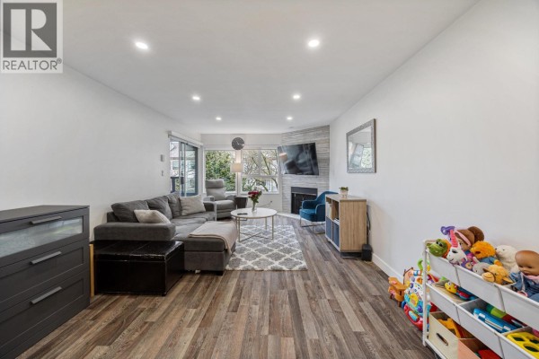 205 7465 Sandborne Avenue, Burnaby, BC V3N4W7 Photo 3