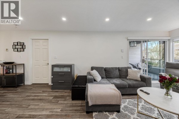 205 7465 Sandborne Avenue, Burnaby, BC V3N4W7 Photo 5