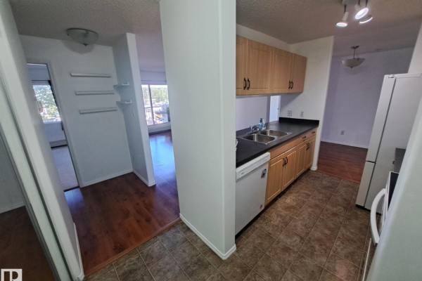 #205 9910 107 St, Morinville, AB, photo 3