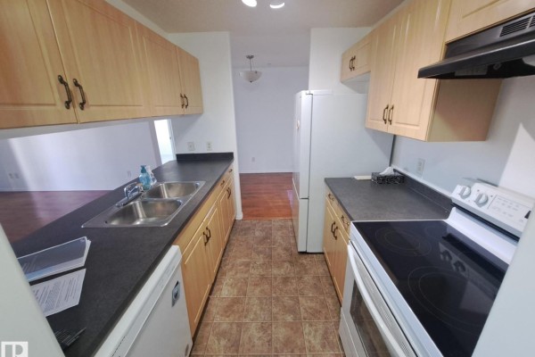 Primary Bedroom - #205 9910 107 St, Morinville, AB T8R0A3 Photo 4