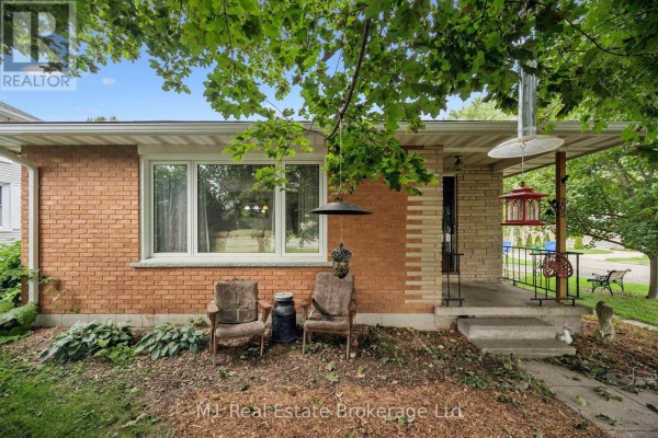 Kitchen - 205 Albert Street, Minto, ON N0G2P0 Photo 4