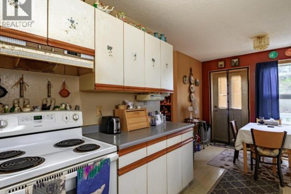 Primary Bedroom - 205 Borden Drive, Yellowknife, NT X1A3R1 Photo 4