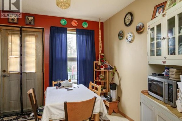 2pc Bathroom - 205 Borden Drive, Yellowknife, NT X1A3R1 Photo 5