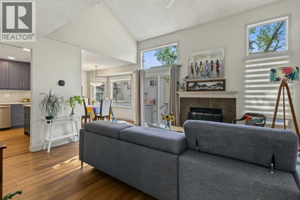 Living room - 205 Edgedale Gardens Nw, Calgary, AB T3A4M6 Photo 5