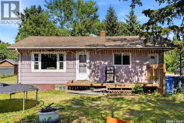 Kitchen - 205 1st Avenue, Kelliher, SK S0A1V0 Photo 2