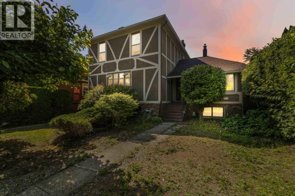 205 Fourth Avenue, New Westminster, BC V3L1N5 Photo 2