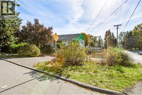 205 Nelson Street, Coquitlam, BC V3K4M5 Photo 4