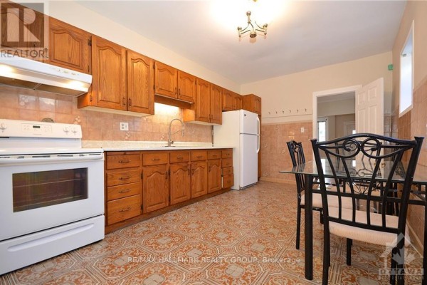 Kitchen - 205 Rochester Street, Ottawa, ON K1R7M7 Photo 3