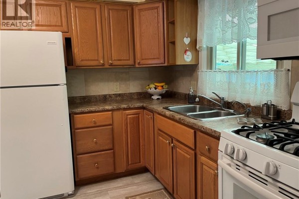 Kitchen - 205 Rykert Street, St  Catharines, ON L2S2B5 Photo 4