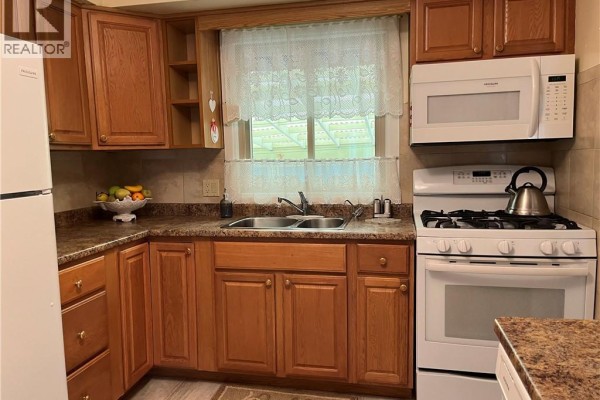 Family room - 205 Rykert Street, St  Catharines, ON L2S2B5 Photo 5