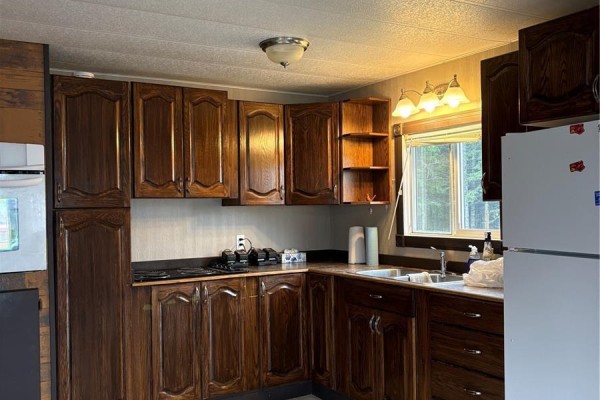 4pc Bathroom - 205 Sundby Crescent, Big River, SK S0J0E0 Photo 5