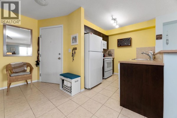 Den - 205 Third Avenue Unit# 2307, Invermere, BC V0A1K7 Photo 4