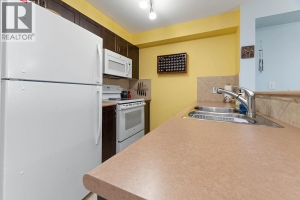 Dining room - 205 Third Avenue Unit# 2307, Invermere, BC V0A1K7 Photo 5