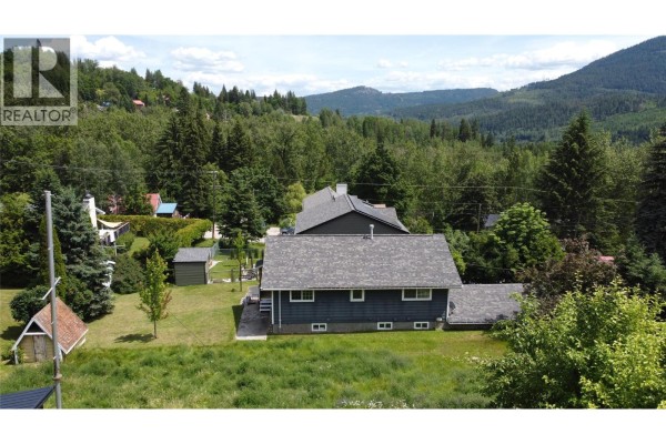 2050 Phoenix Avenue, Rossland, BC V0G1Y0 Photo 5
