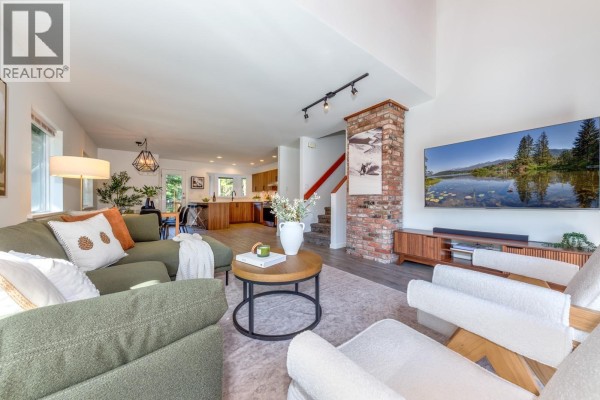 2053 Garibaldi Way, Whistler, BC V8E0A6 Photo 2