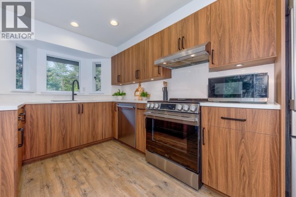 2053 Garibaldi Way, Whistler, BC V8E0A6 Photo 3