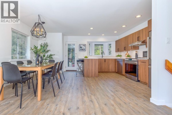 2053 Garibaldi Way, Whistler, BC V8E0A6 Photo 4